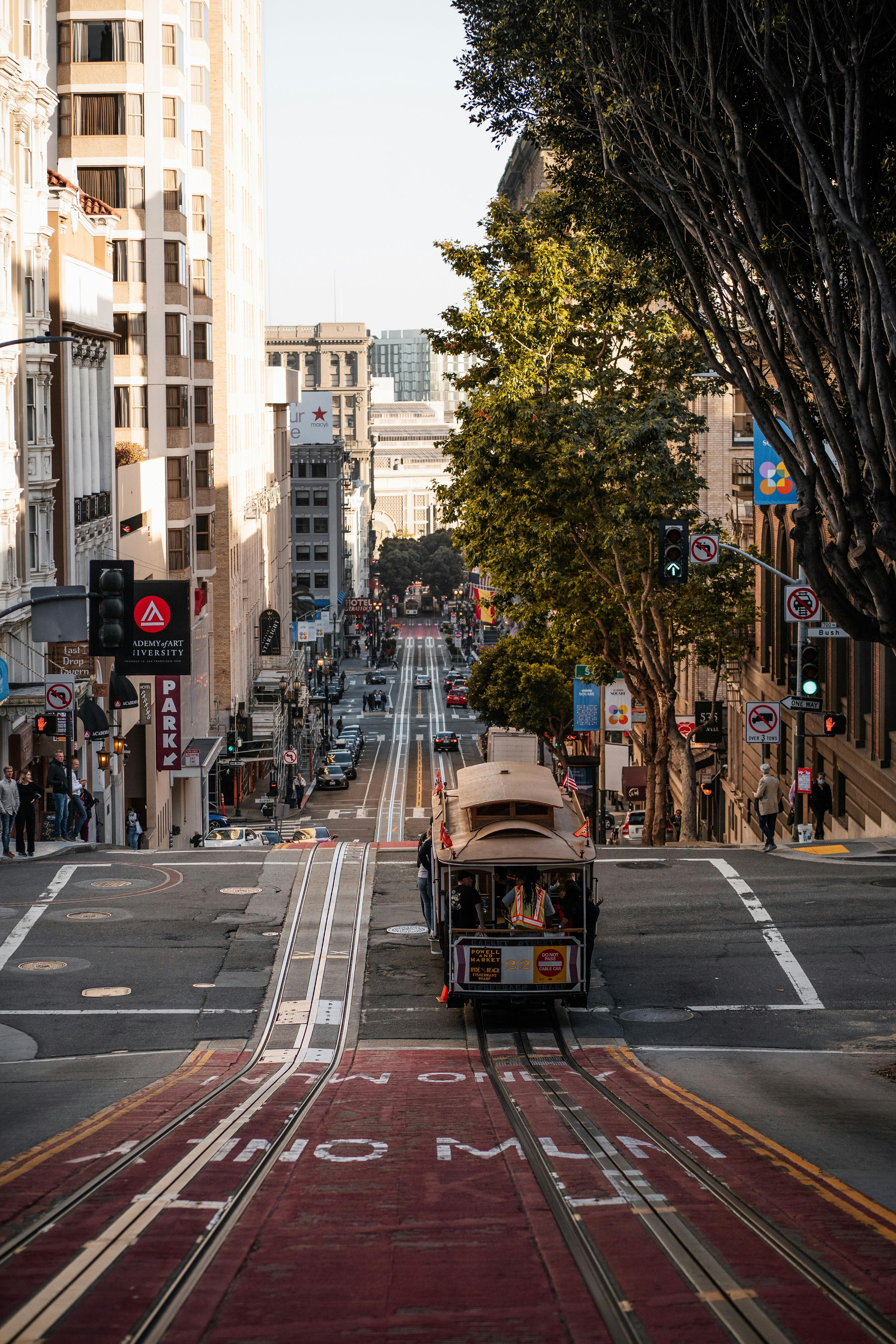 The SF Moving Guide: How to Navigate SFMTA Permits, Steep Hills, and Pre-Staging Cleanouts